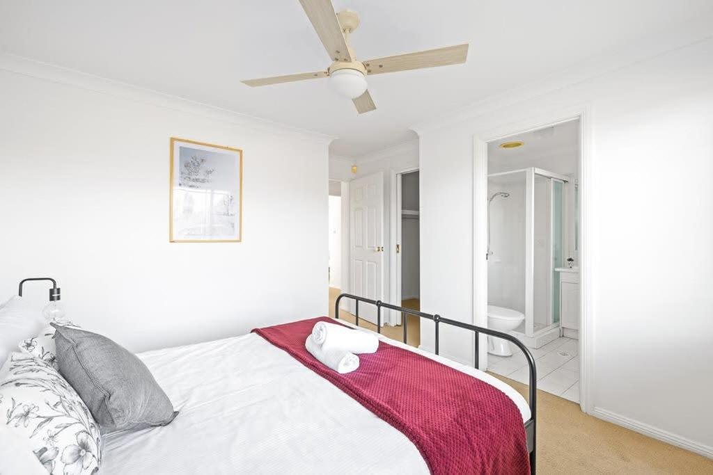 Holiday home 3 Bdrms Duplex In Greystanes *