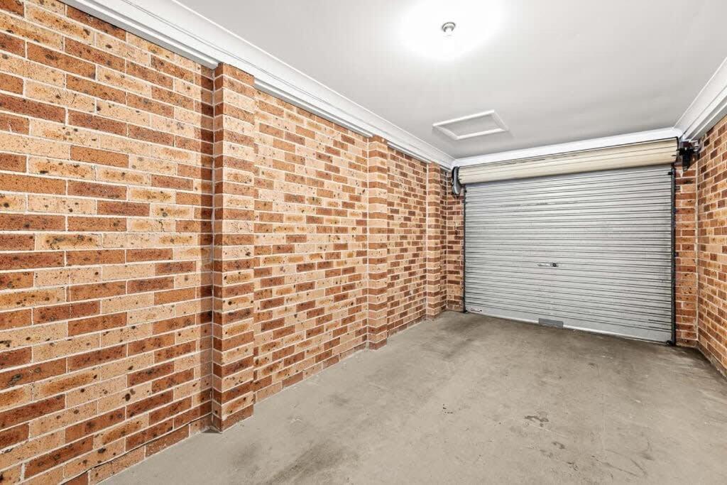Holiday home 3 Bdrms Duplex In Greystanes Merrylands